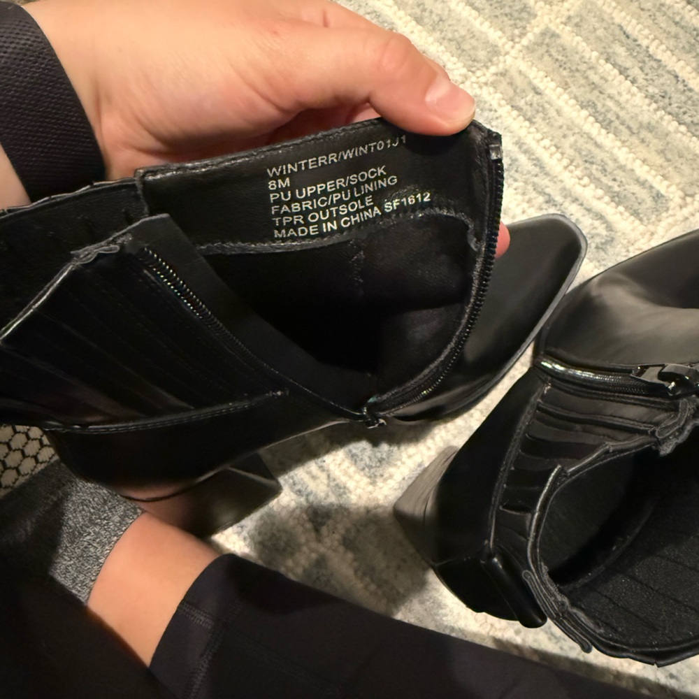 Steve Madden Winter Bootie size 8 - Picture 3 of 4
